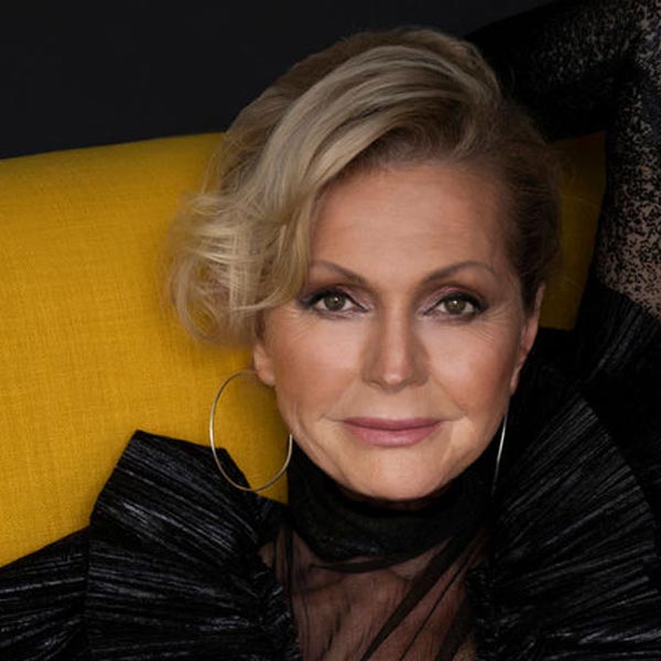 HELENA VONDRÁČKOVÁ + OLDIES PARTY