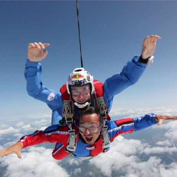 TANDEMOVÝ ZOSKOK PADÁKOM