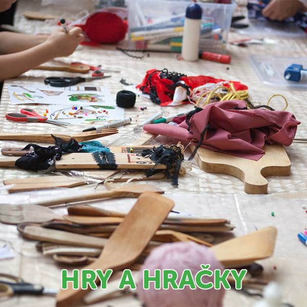HRY A HRAČKA