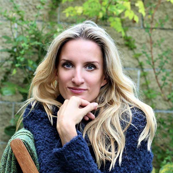 MM Kabaret uvádza : Adela  VINCZEOVÁ celkom inak